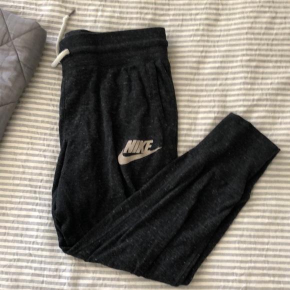 Nike Pants - Nike cropped sweat pants